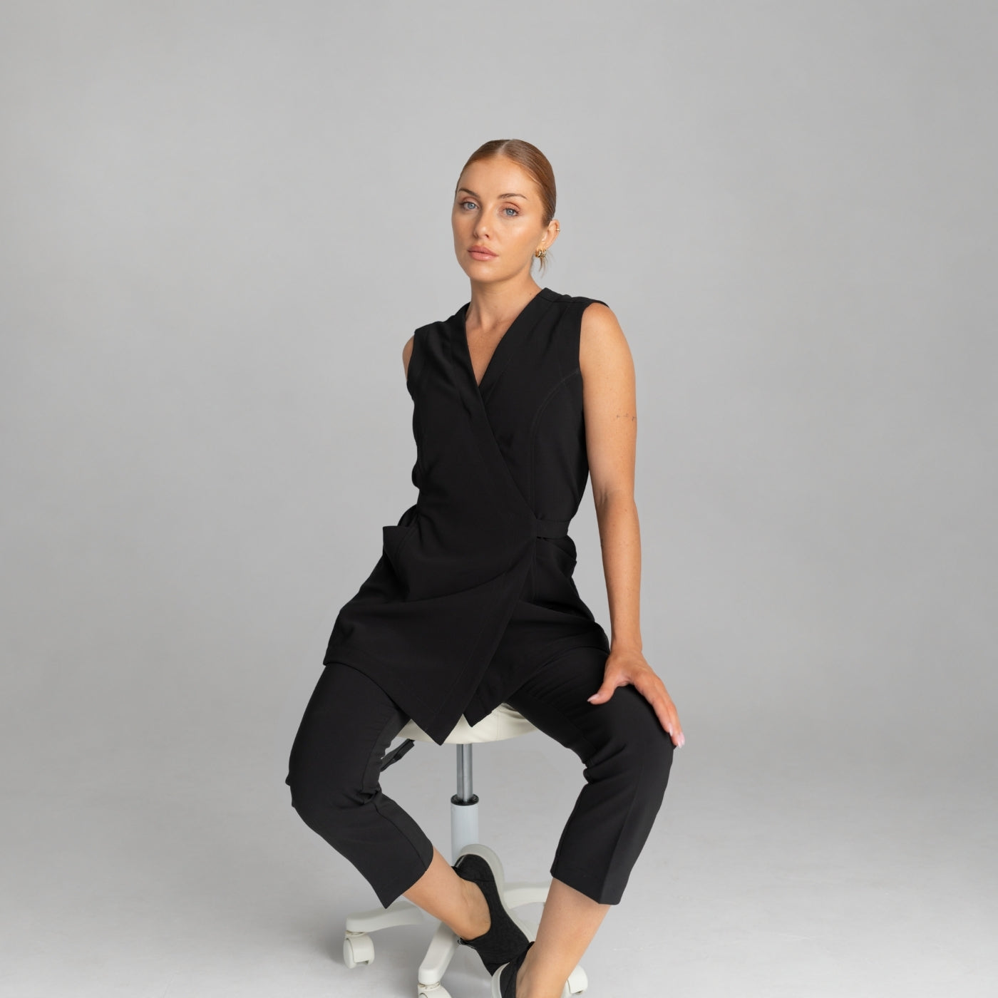 Spa Uniform 17 tunic in Black, front view | Spring Spa Wear