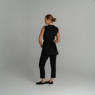 Spa Uniform 17 tunic in Black, back view | Spring Spa Wear
